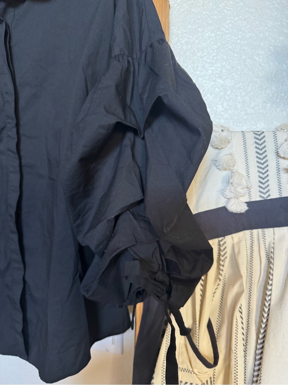 a.n.a A New Approach Black Ruffle Sleeve Blouse – Size Large - Picture 3 of 8